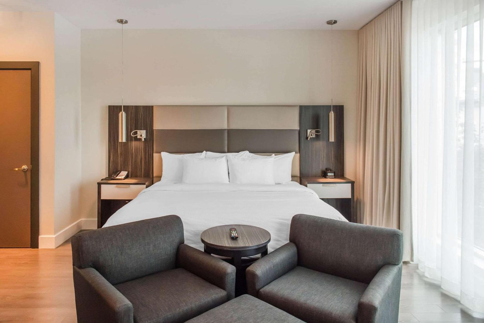 Les Suites Victoria, Ascend Hotel Collection Gatineau Extérieur photo