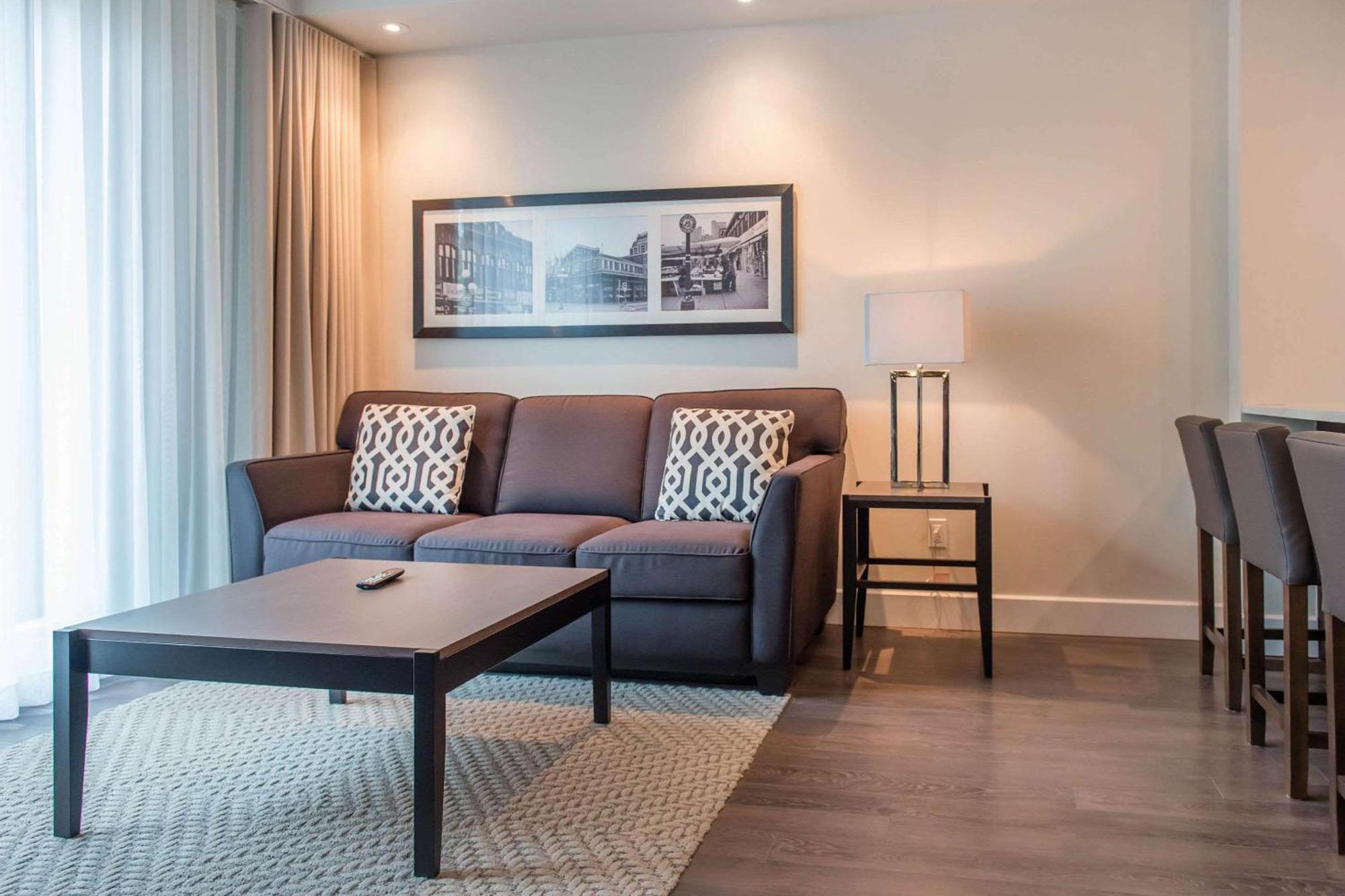 Les Suites Victoria, Ascend Hotel Collection Gatineau Extérieur photo